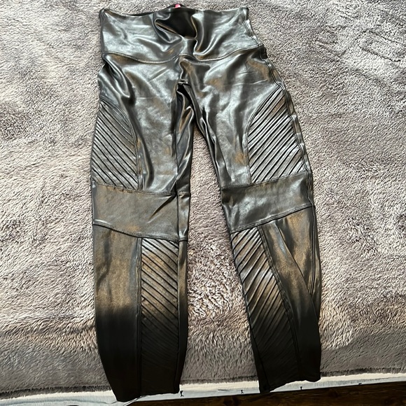 Spanx Moto legging! Reposhing this item I purchased. lost weight too big now. - Picture 1 of 4
